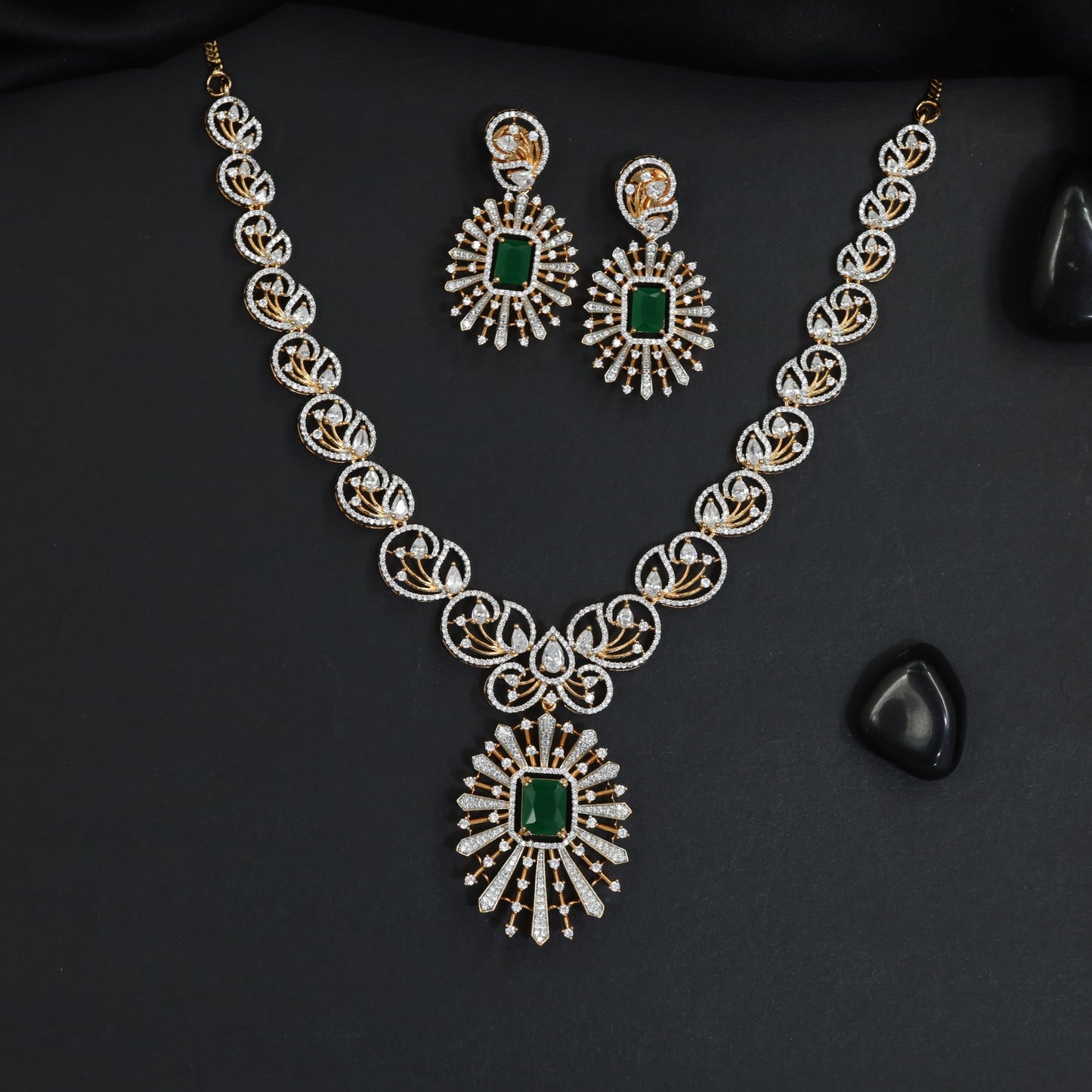 Modern heritage GJ necklace set with sculpted sunburst accents