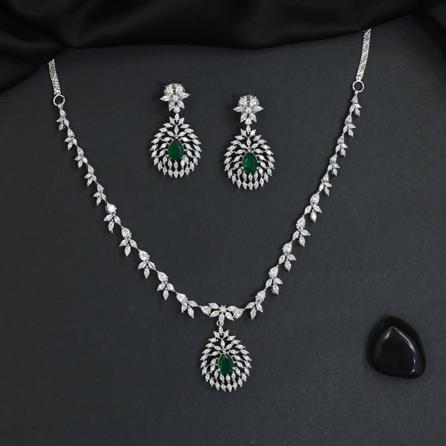 Modern luxe rhodium necklace set with nature-inspired necklace profile