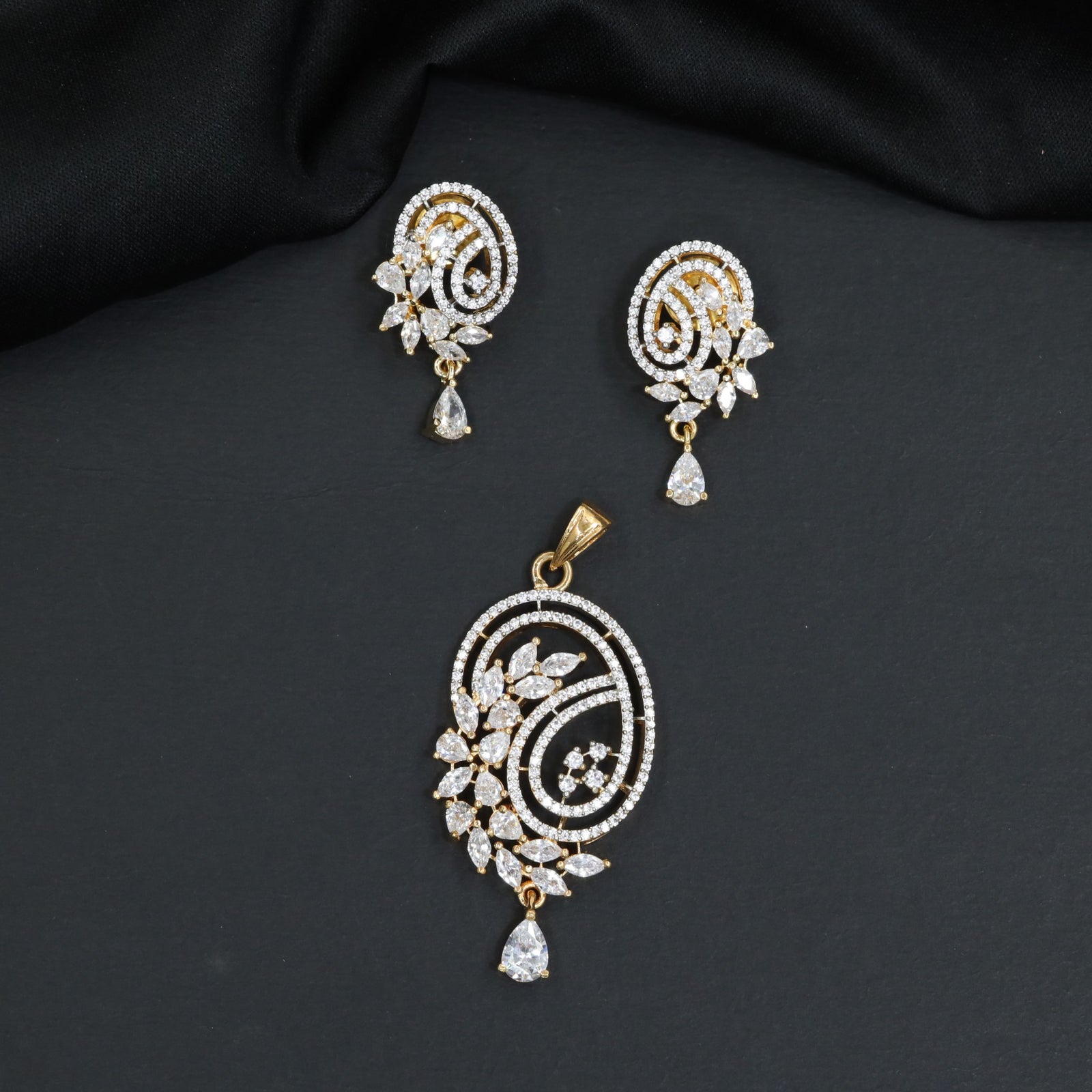 Botanical Paisley Pendant Set with Floral Detailing