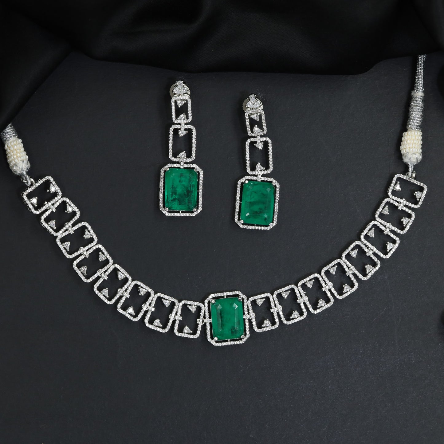 Red carpet edit rhodium Choker with geometric link design