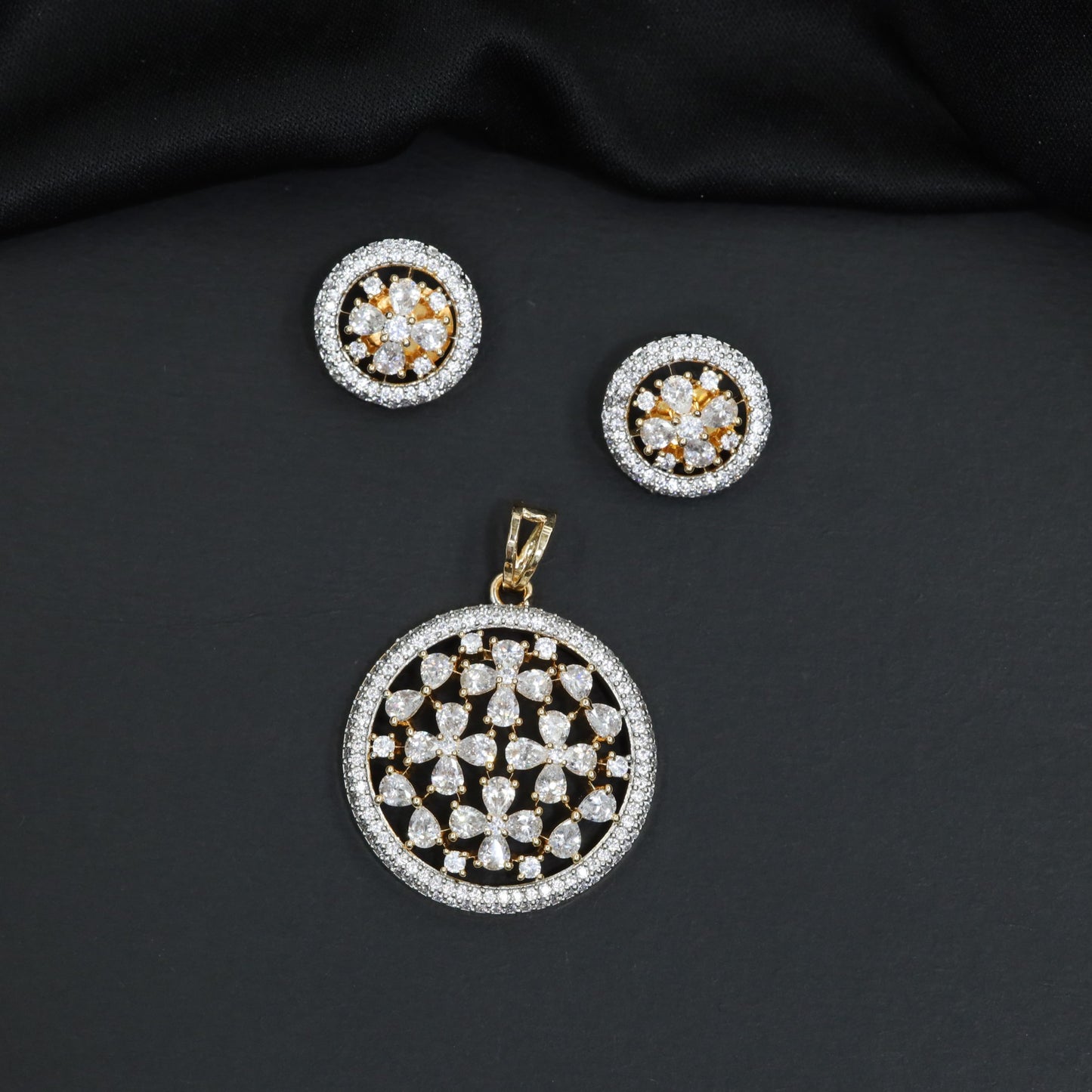 Elegant Pendant Set with Floral Centre Arrangement