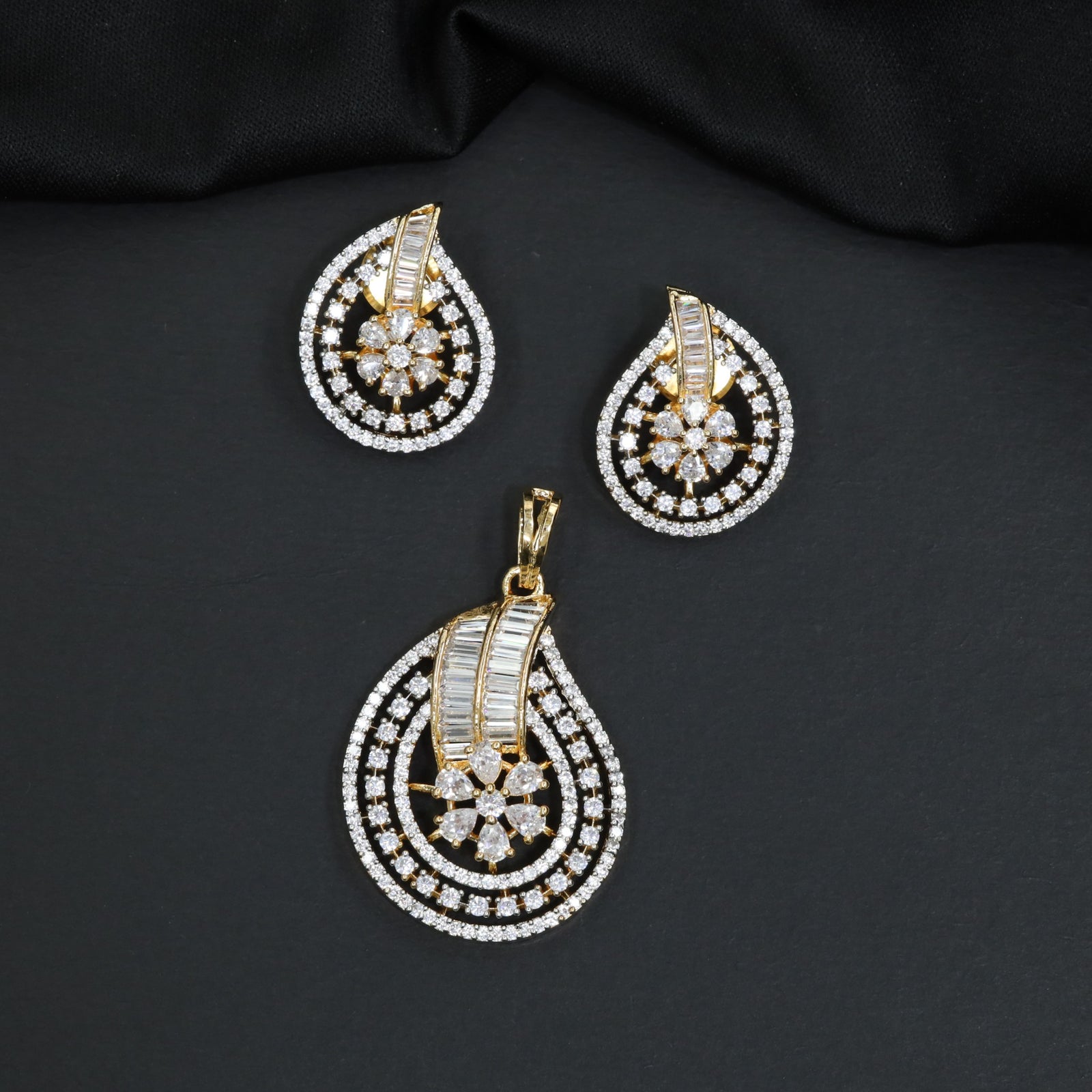 Teardrop Pendant Set with Dual Tone Detailing