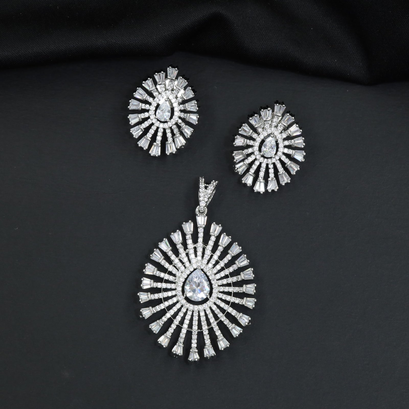 Sunburst Pendant Set with Oval Centre Design