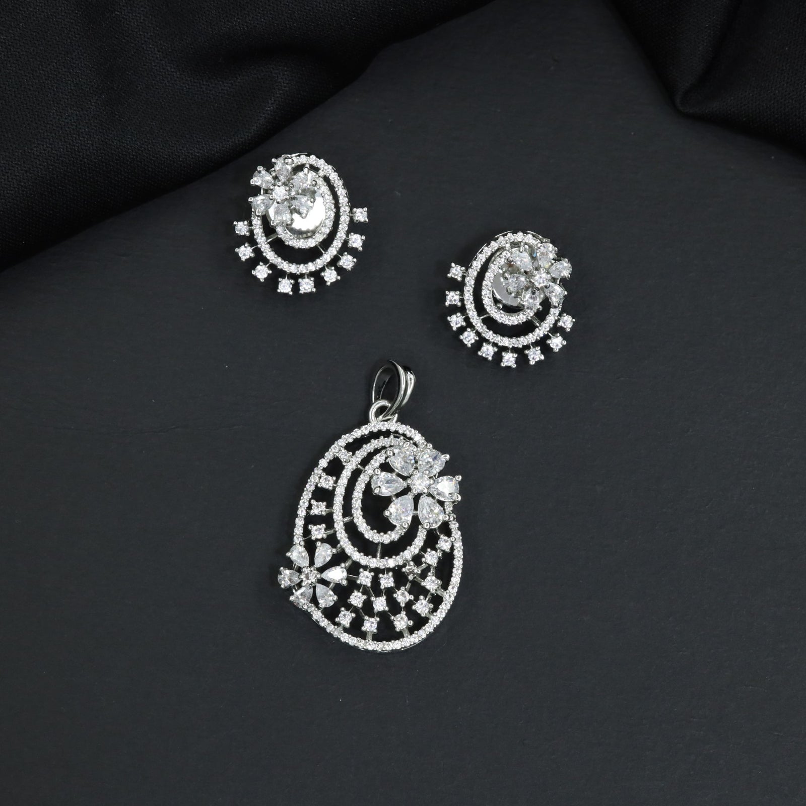 Contemporary Pendant Set with Openwork Circular Design