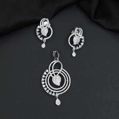 Elegant Pendant Set with Concentric Halo Craftsmanship