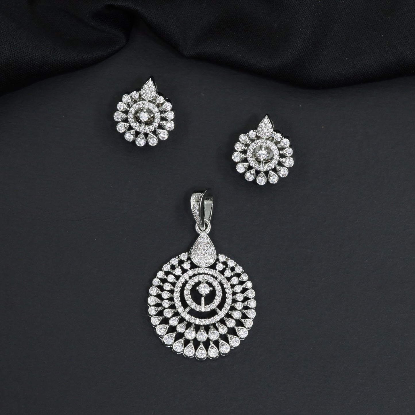 Designer Pendant Set with Openwork Round Craftsmanship