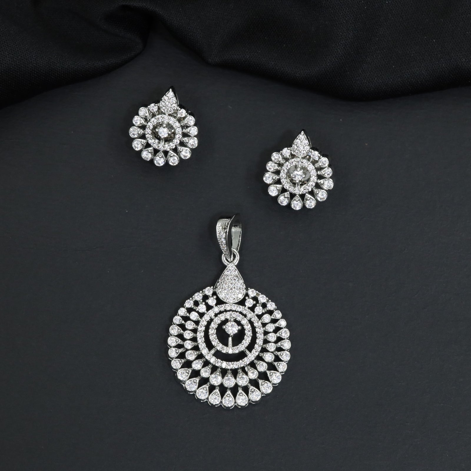 Designer Pendant Set with Openwork Round Craftsmanship