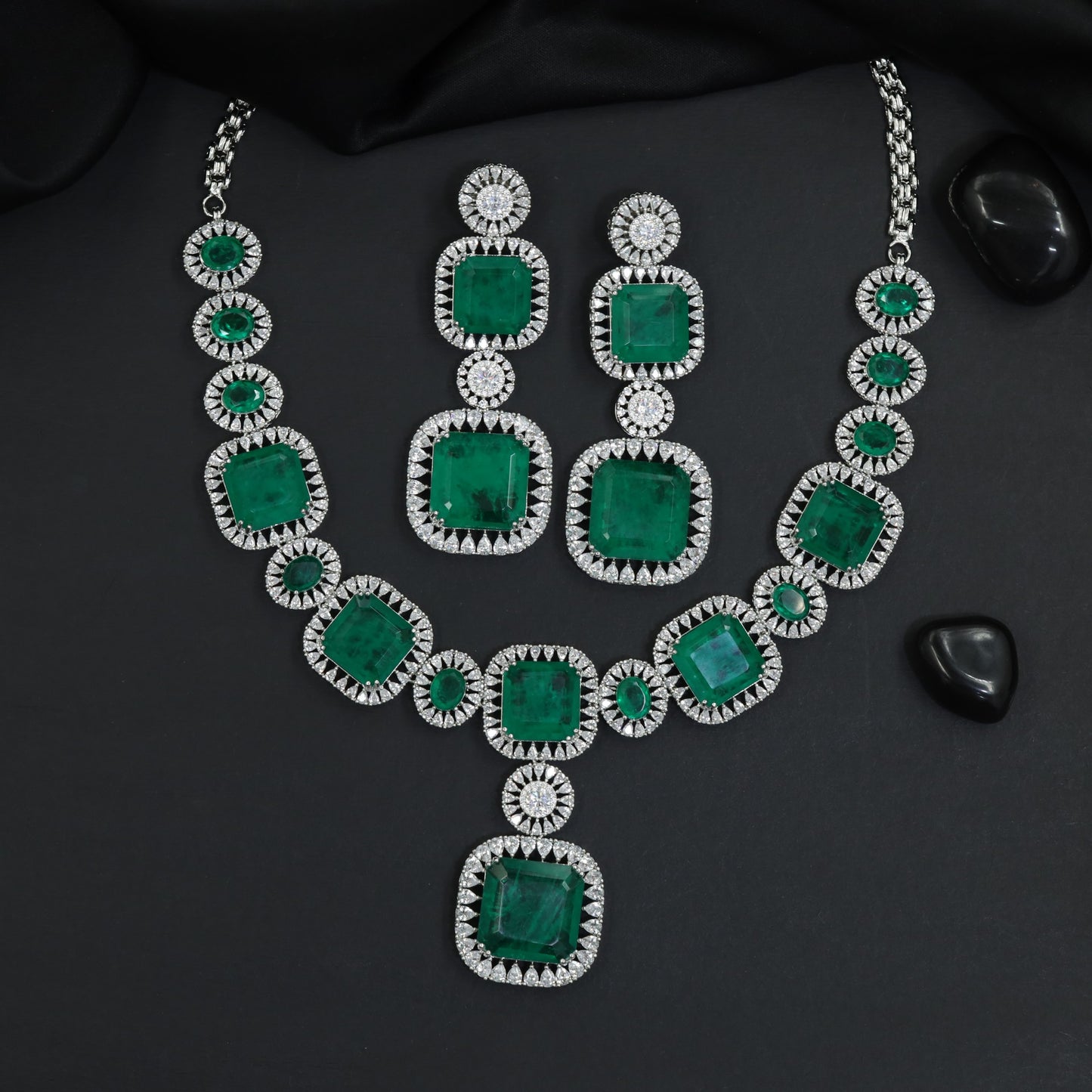 Traditional cushion plaque rhodium necklace set with a suspended square pendant