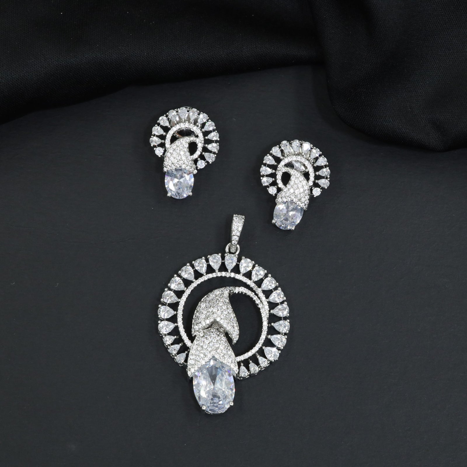 Decorative Pendant Set with Swan Motif and Drop Accent