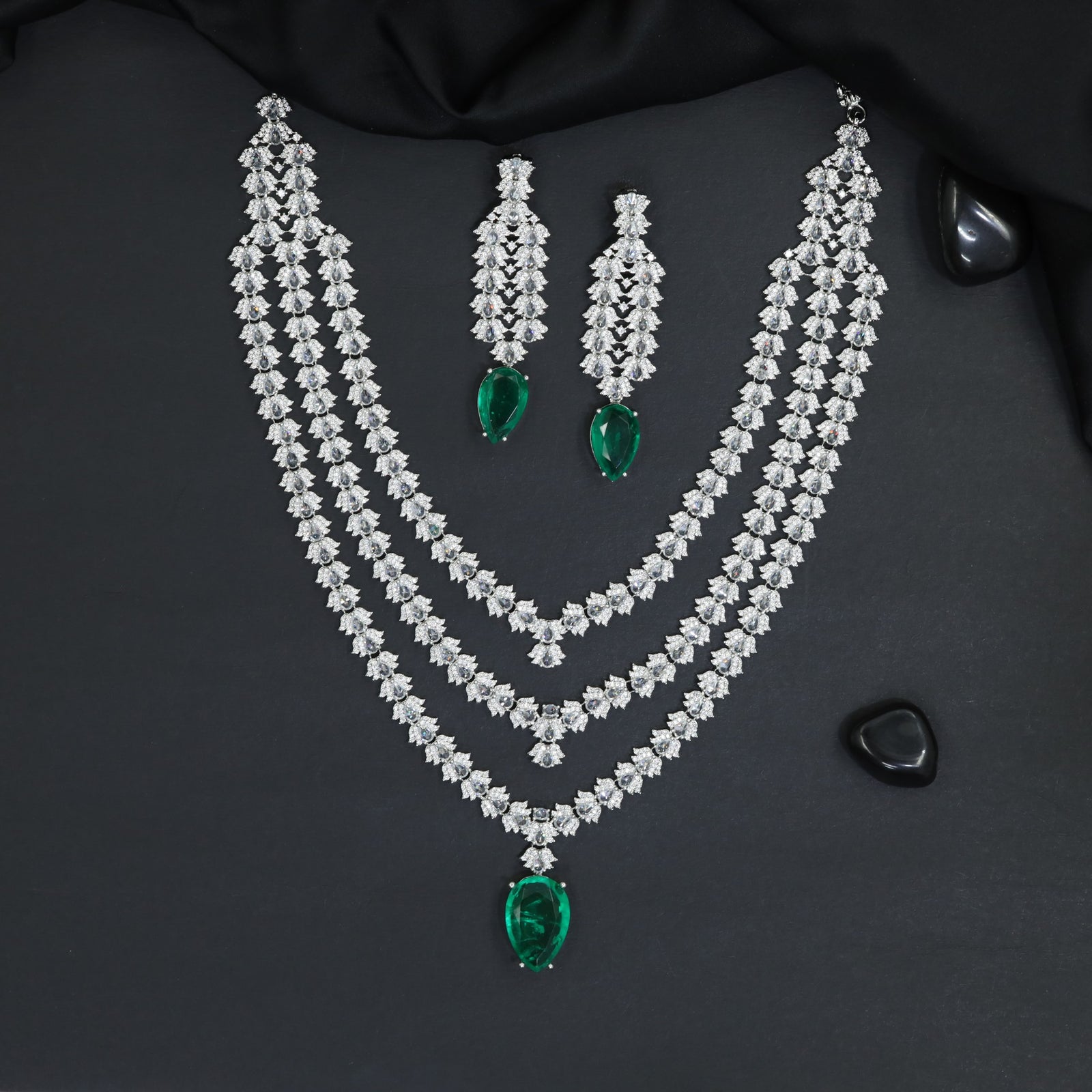 Classic delicate v shaped multi-chain rhodium long haara with long hanging earrings