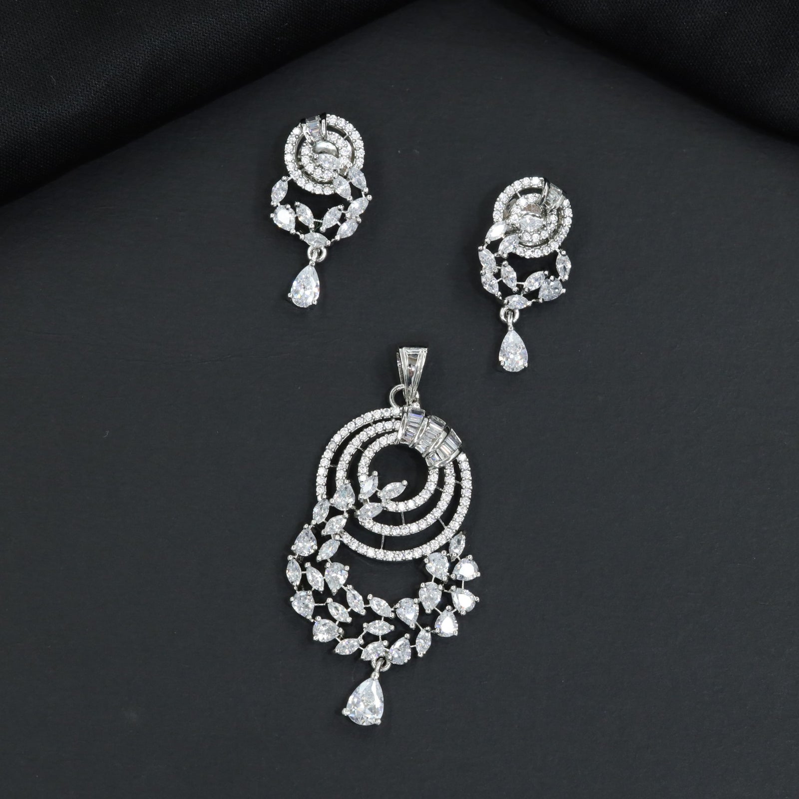 Designer Pendant Set with Layered Circular Pattern