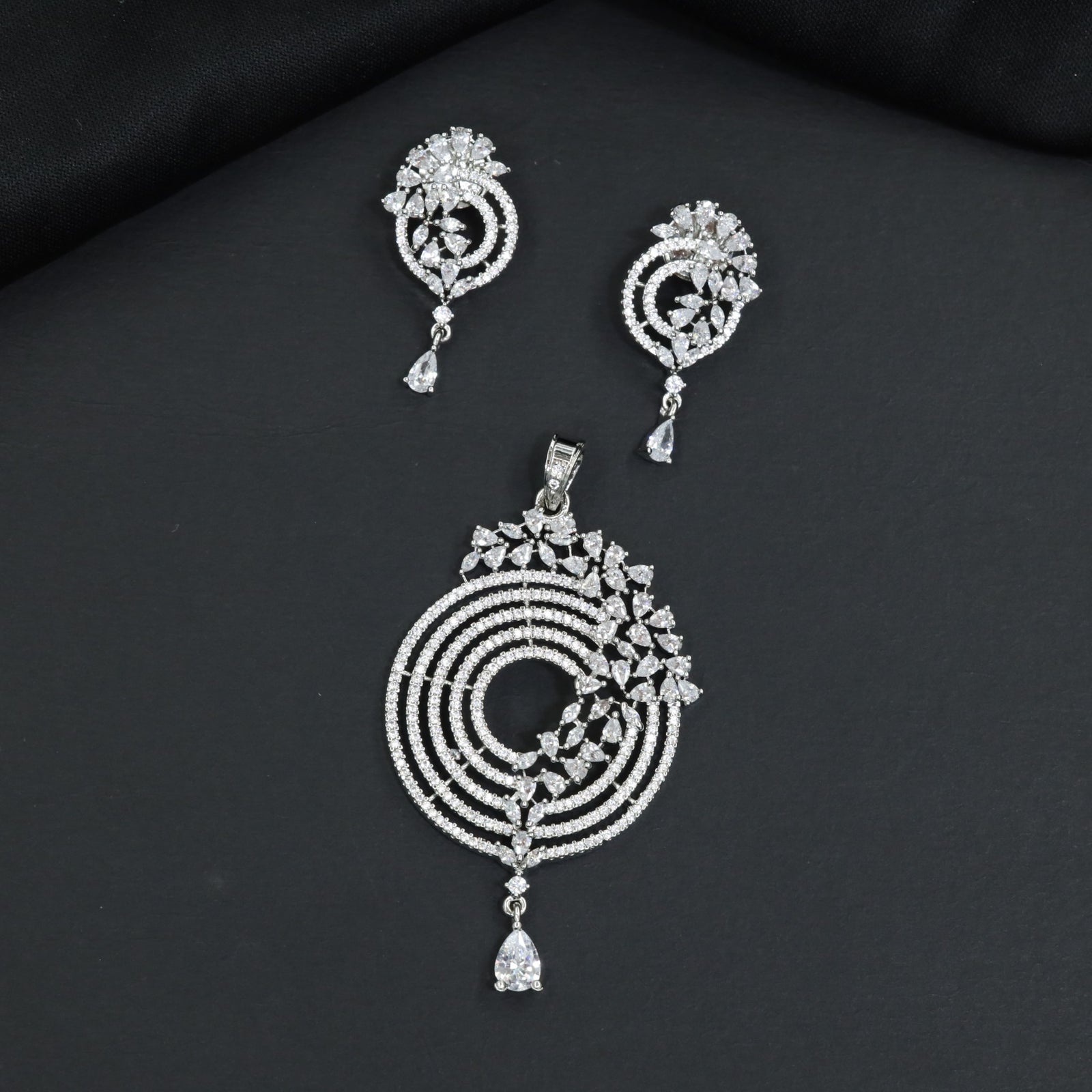 Designer Pendant Set with Floral Arrangement and Circular Frame