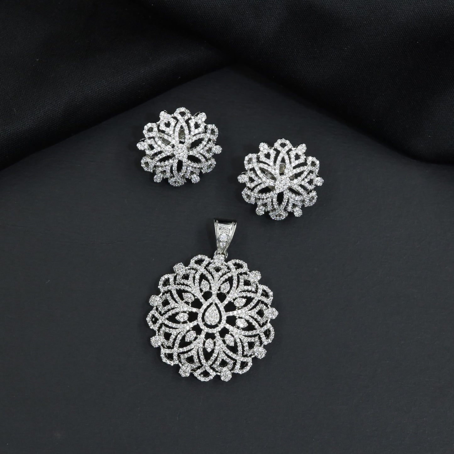 Designer Pendant Set with Intricate Openwork Craftsmanship