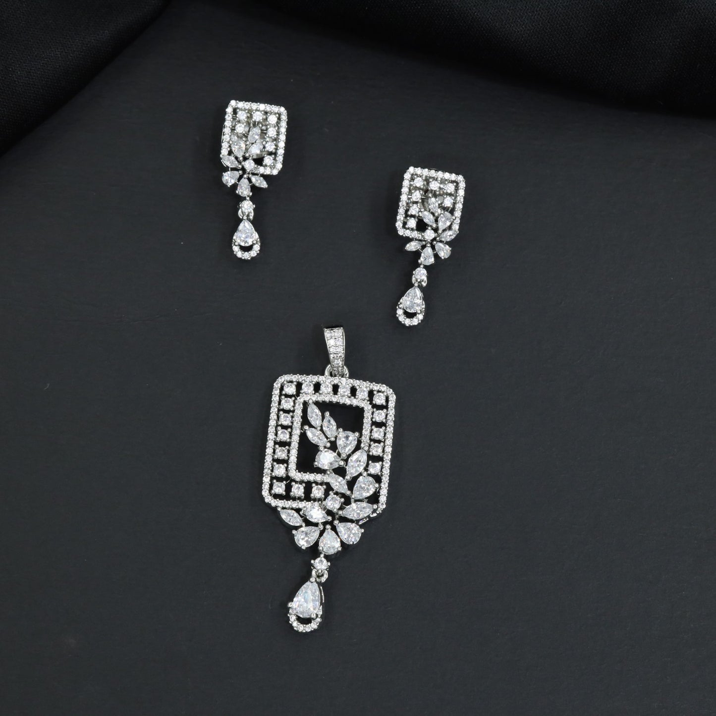 Decorative Pendant Set with Geometric Frame Construction