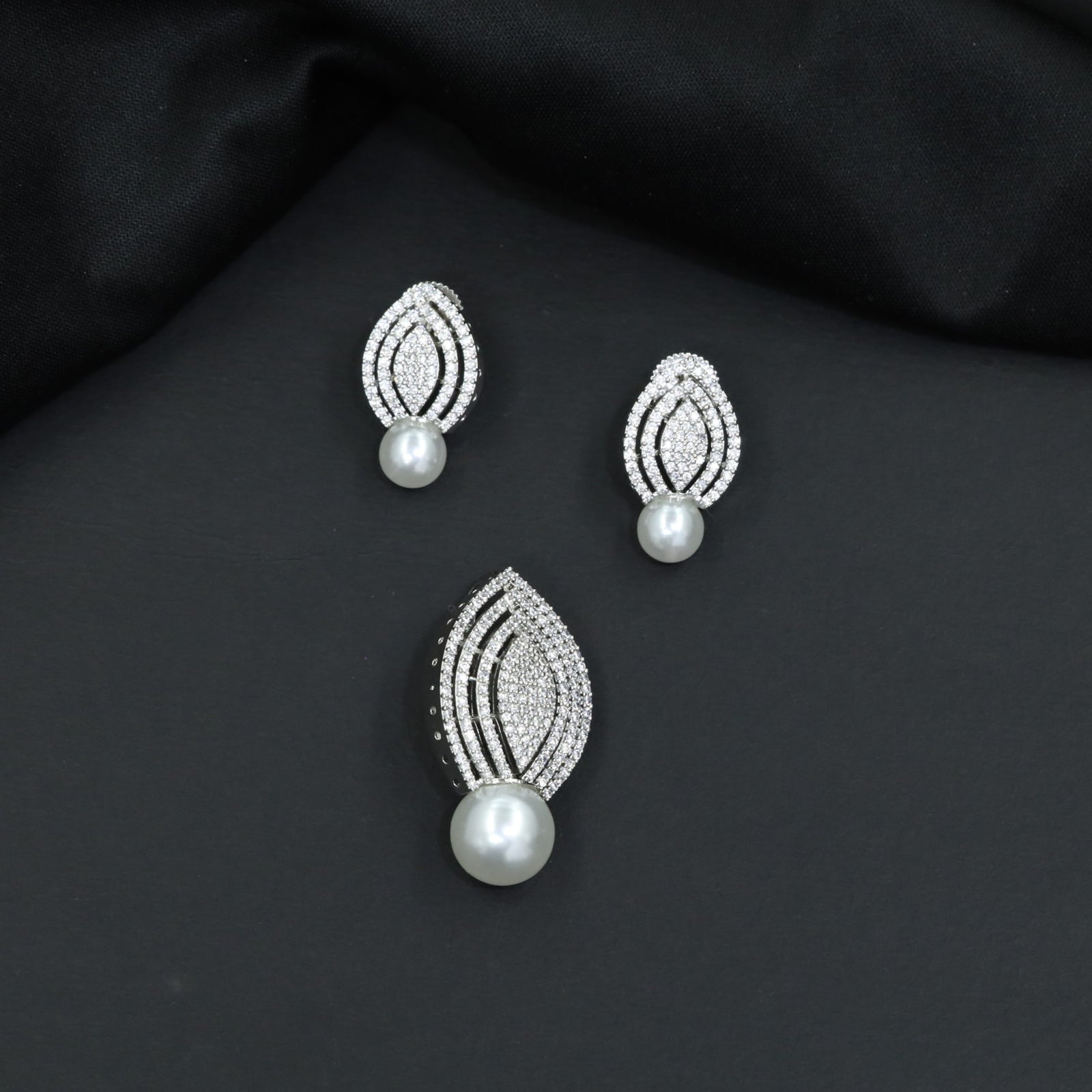 Leaf Shape Pendant Set with Pearl Drop Detailing