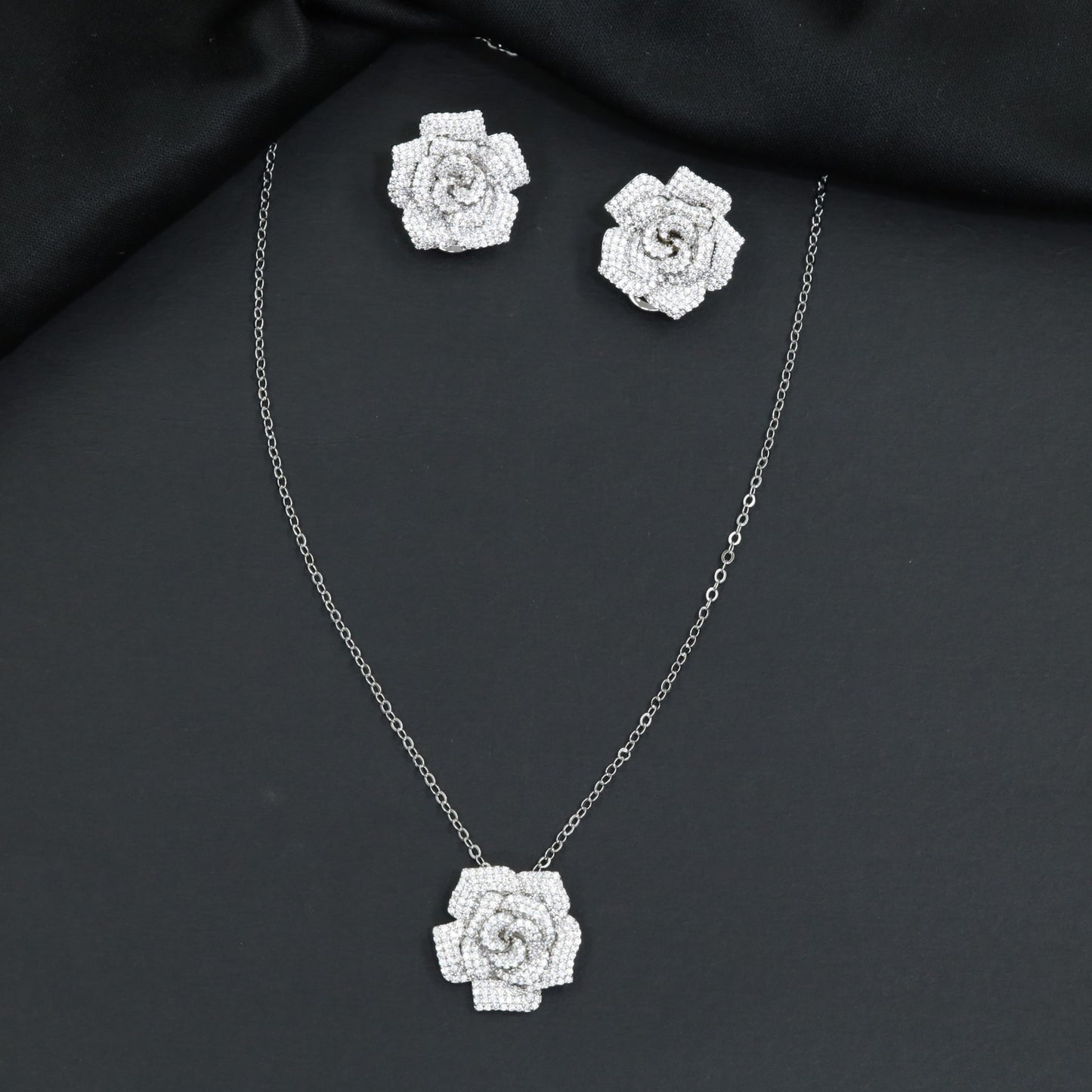 Rose Flower Chain With Pendant Set