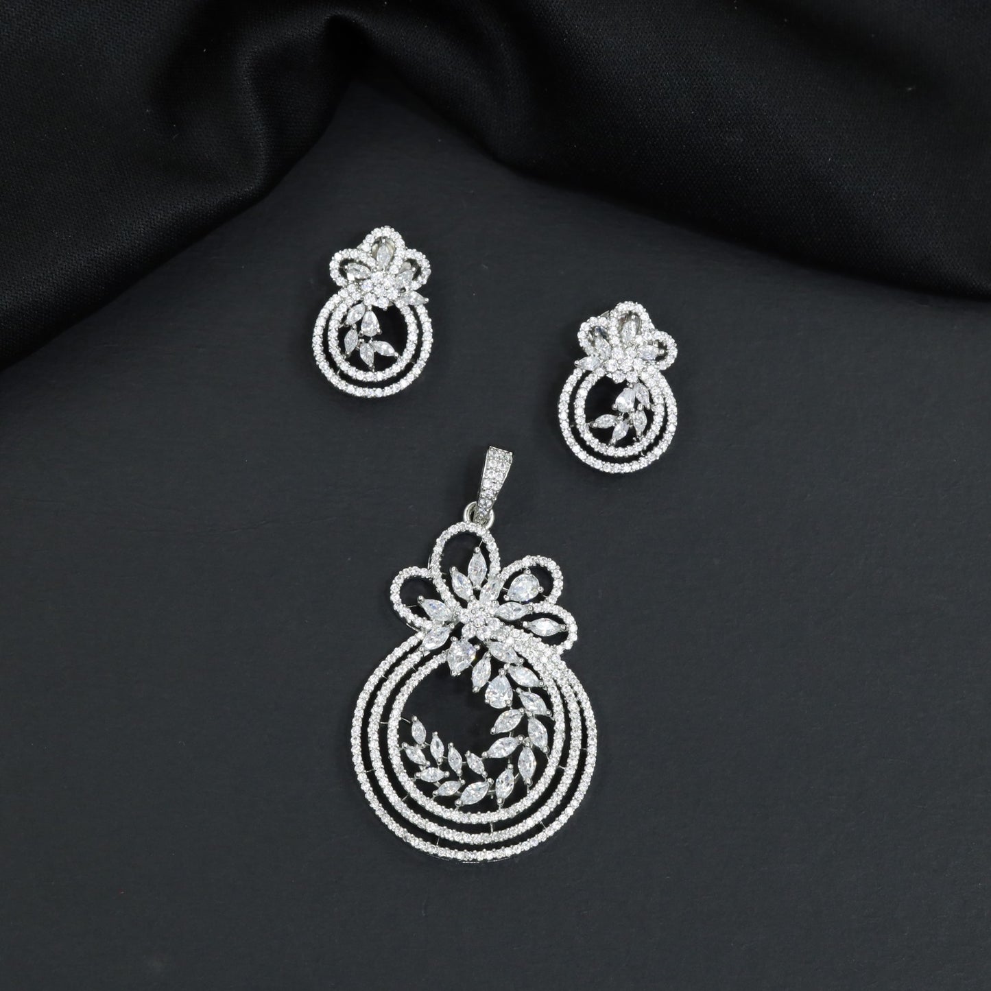 Contemporary Pendant Set with Layered Circular Design