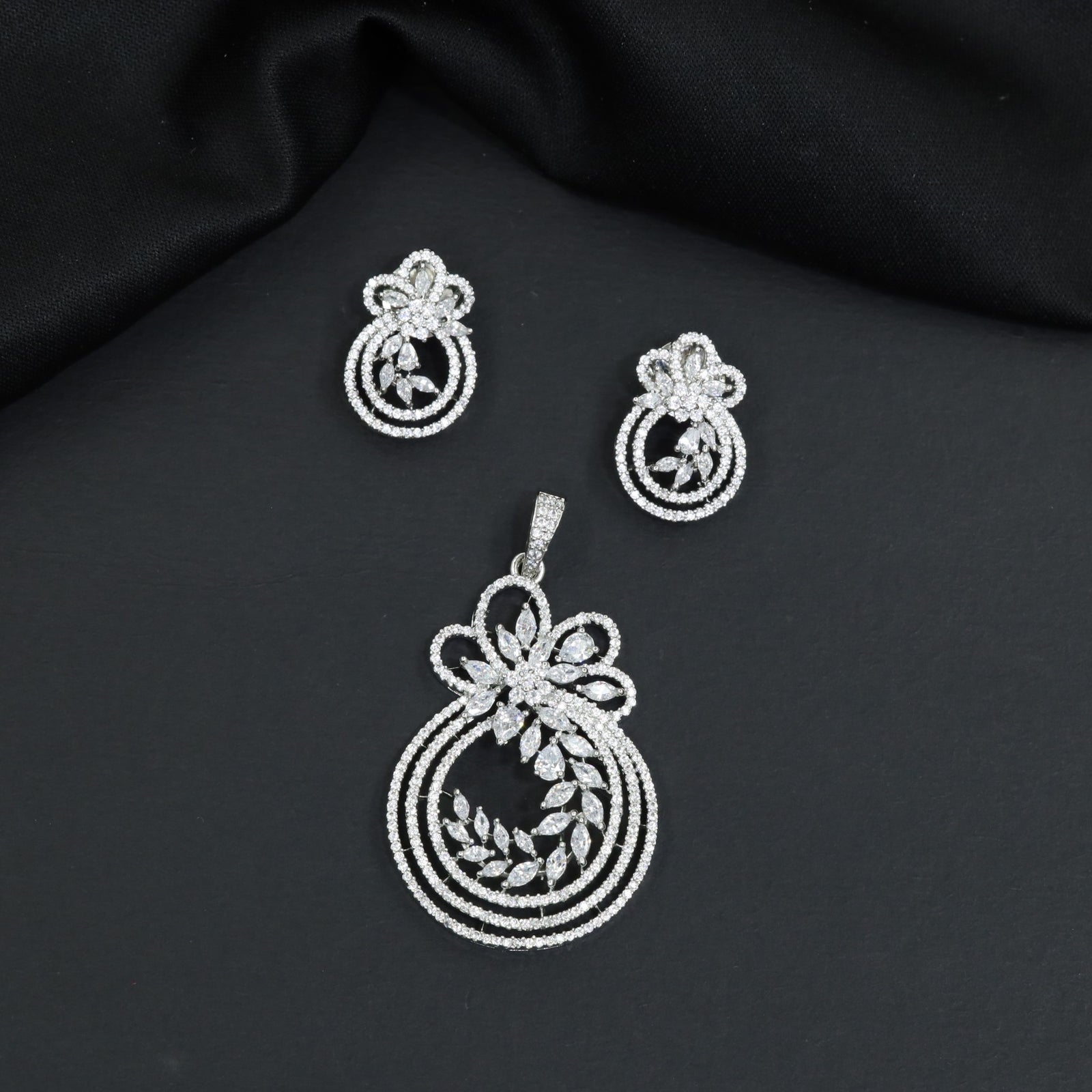 Contemporary Pendant Set with Layered Circular Design