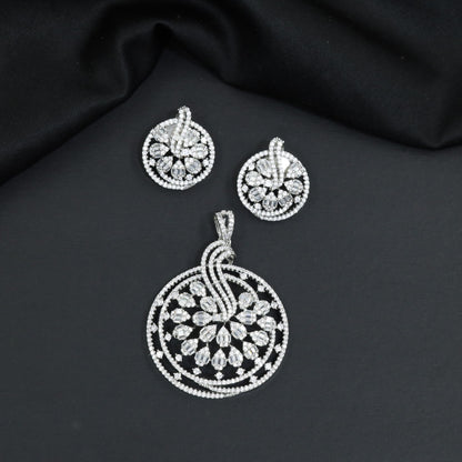 Circular Pendant Set with Floral Lattice Detailing