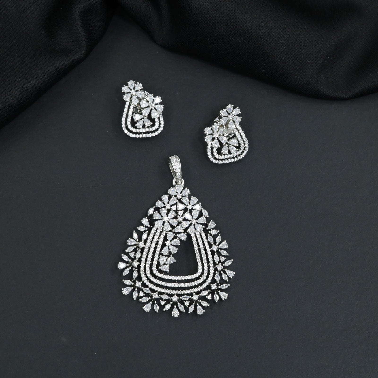Designer Pendant Set with Floral Arrangement and Geometric Silhouette