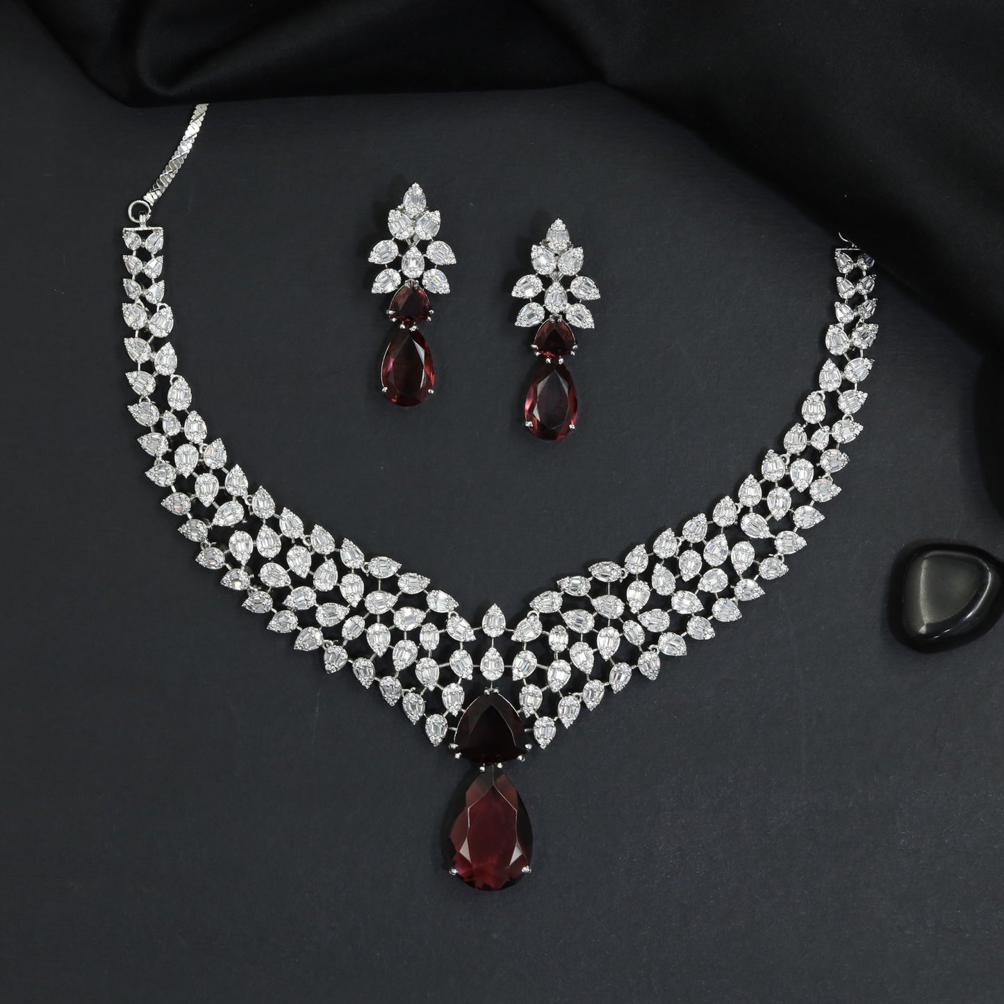 Royal Botanical Rhodium Necklace Set with Marquise Link Border