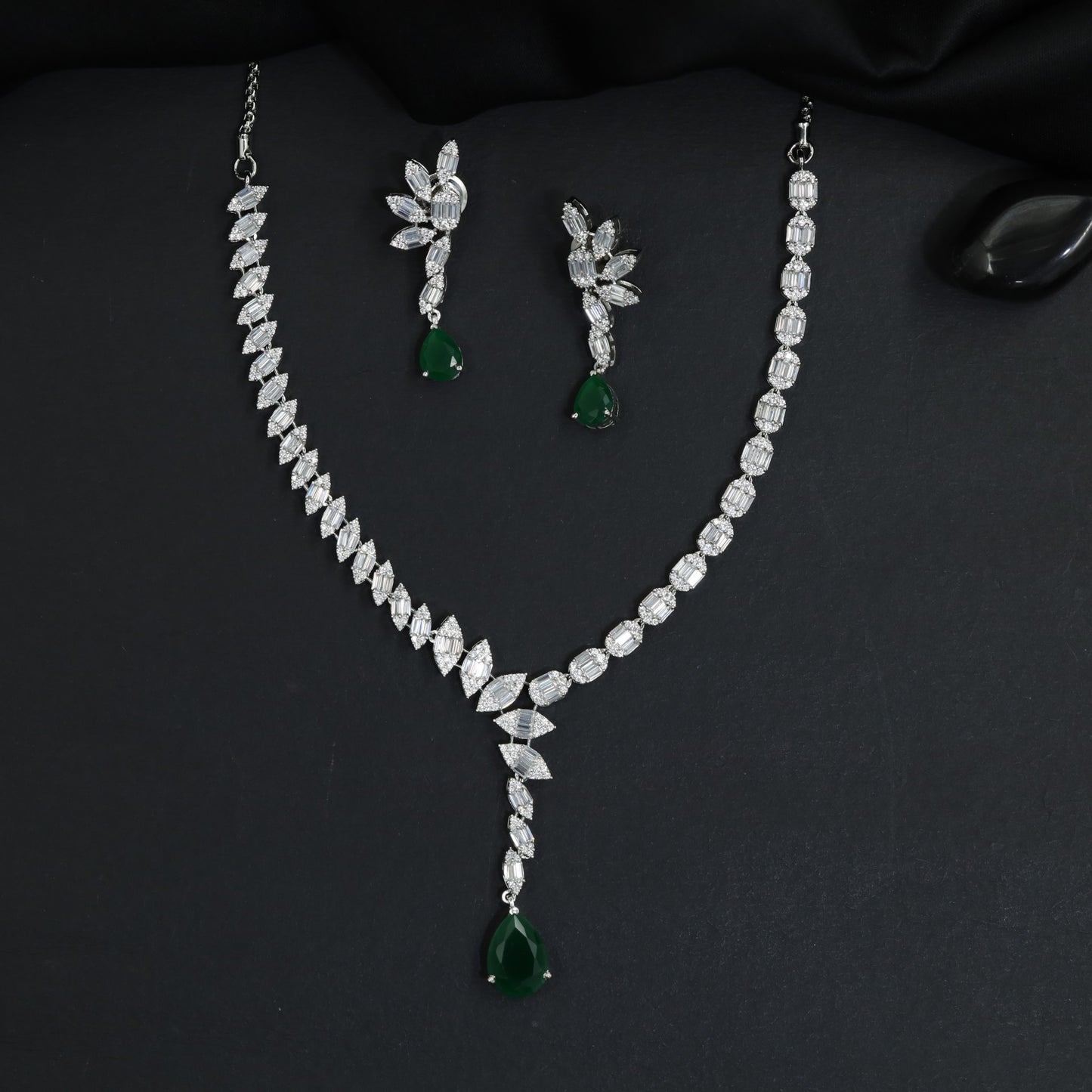 Vintage Inspired Rhodium Necklace Set with Leaf Trail Arrangement