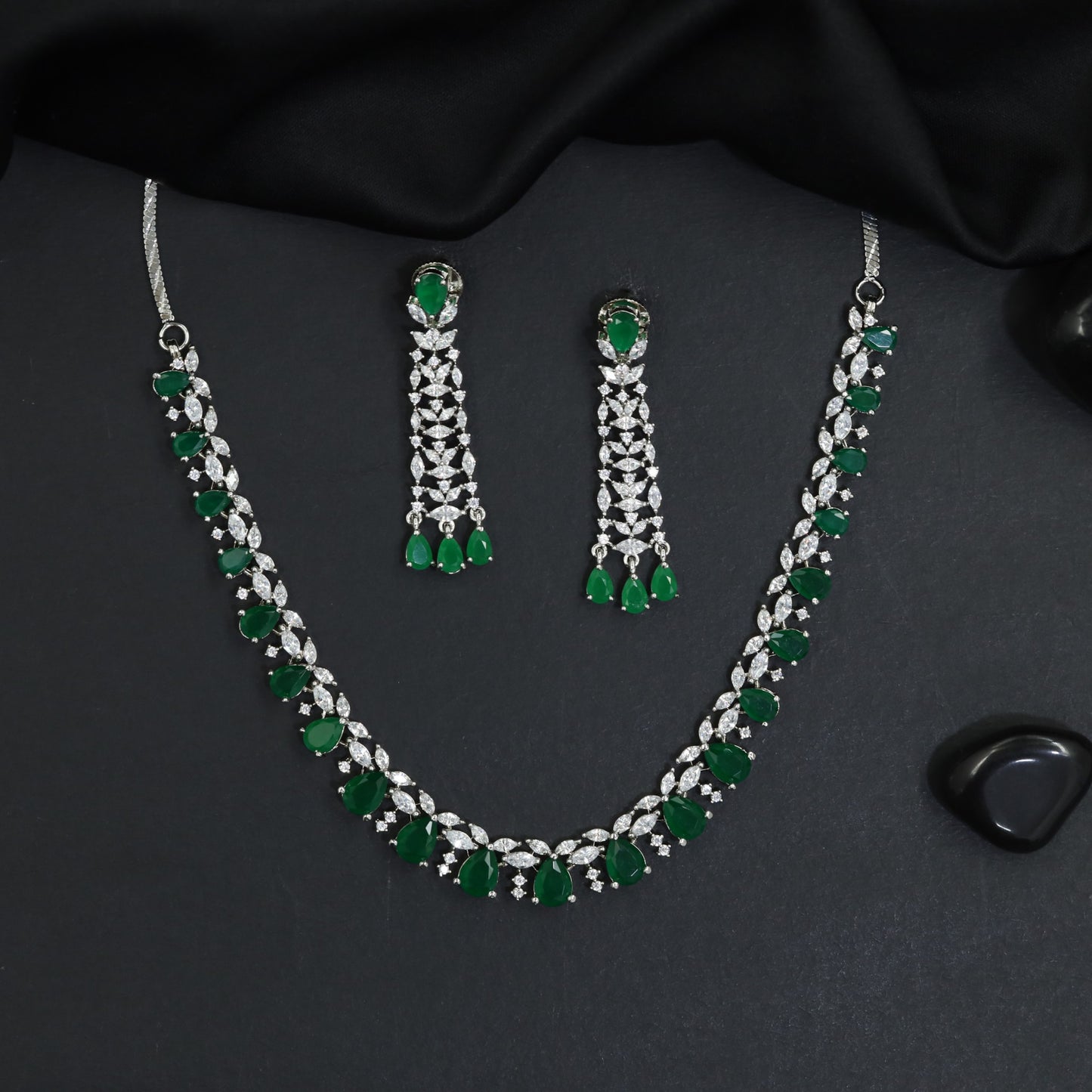 Rosette Leaf Rhodium Necklace Set with Floral Connector Design