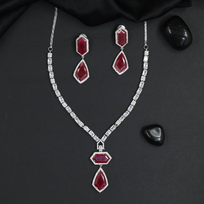 Minimal Luxe Rhodium Necklace Set with Faceted Medallion Design