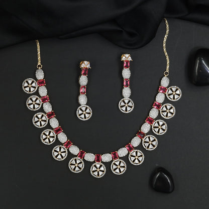 Iconic Gj necklace with radiant circular artistry