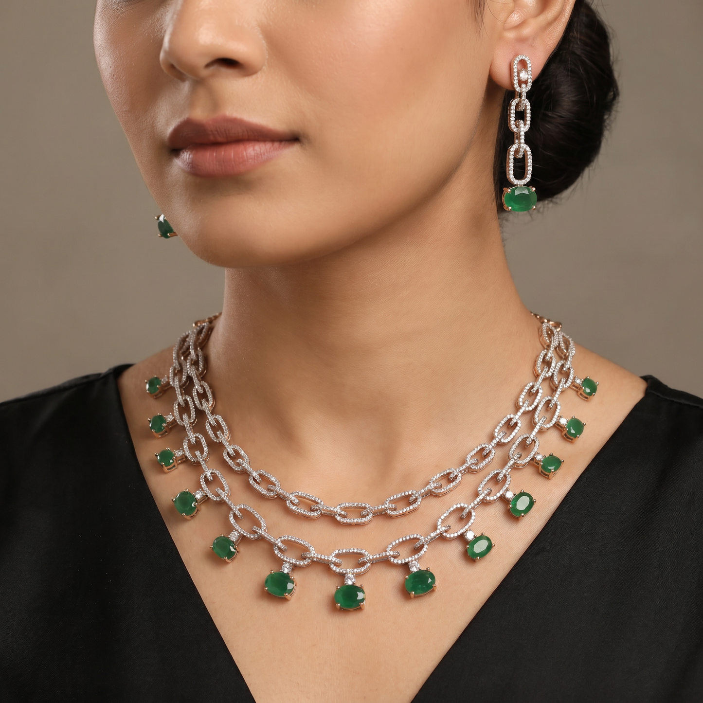 Iconic Gj necklace with cascading brilliance design