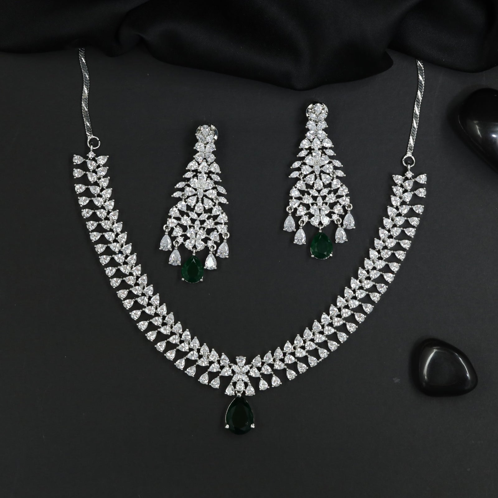 Heritage rhodium necklace featuring symmetrical stone sequence