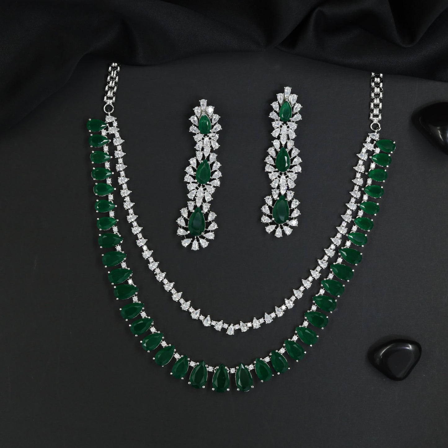 Rosette Motif Rhodium Necklace Set with Layered Border Style