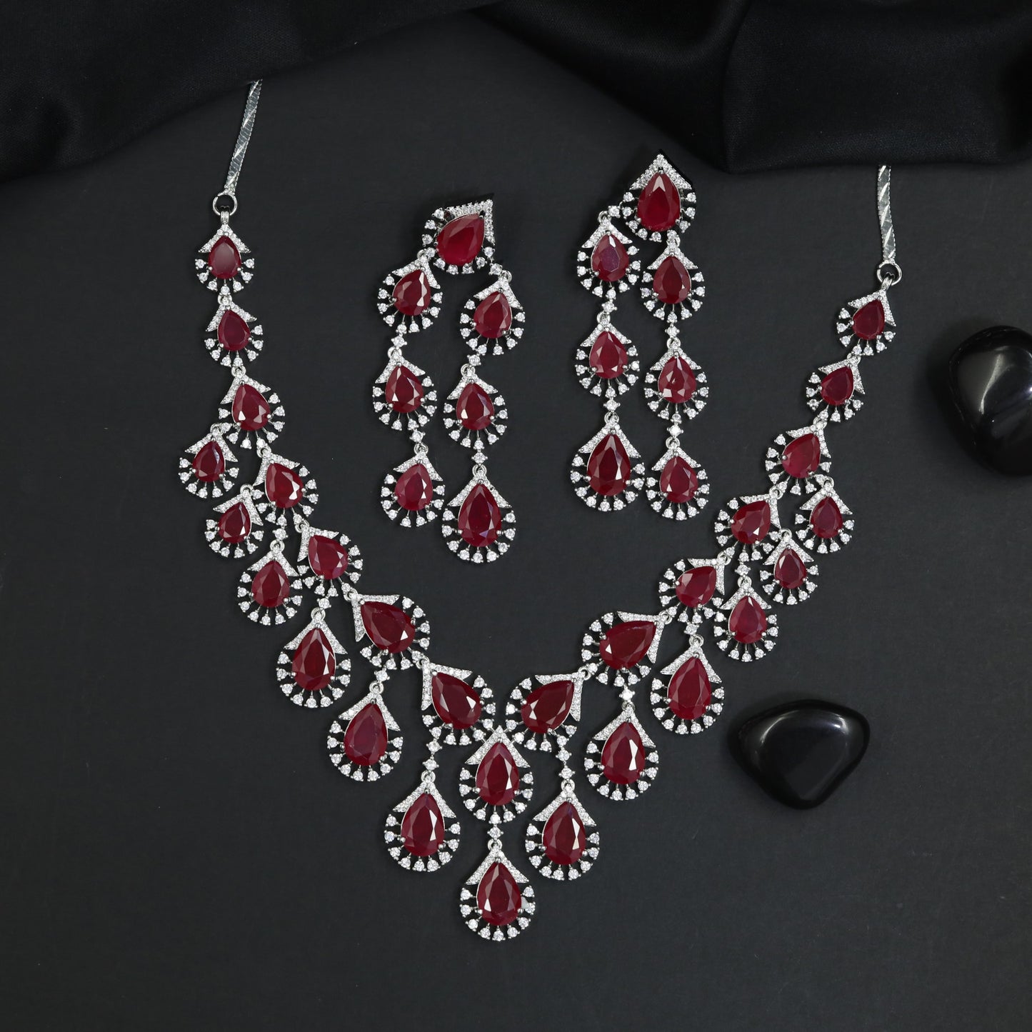 Teardrop Collar Necklace Set with Coordinated Earrings and Maang Tikka