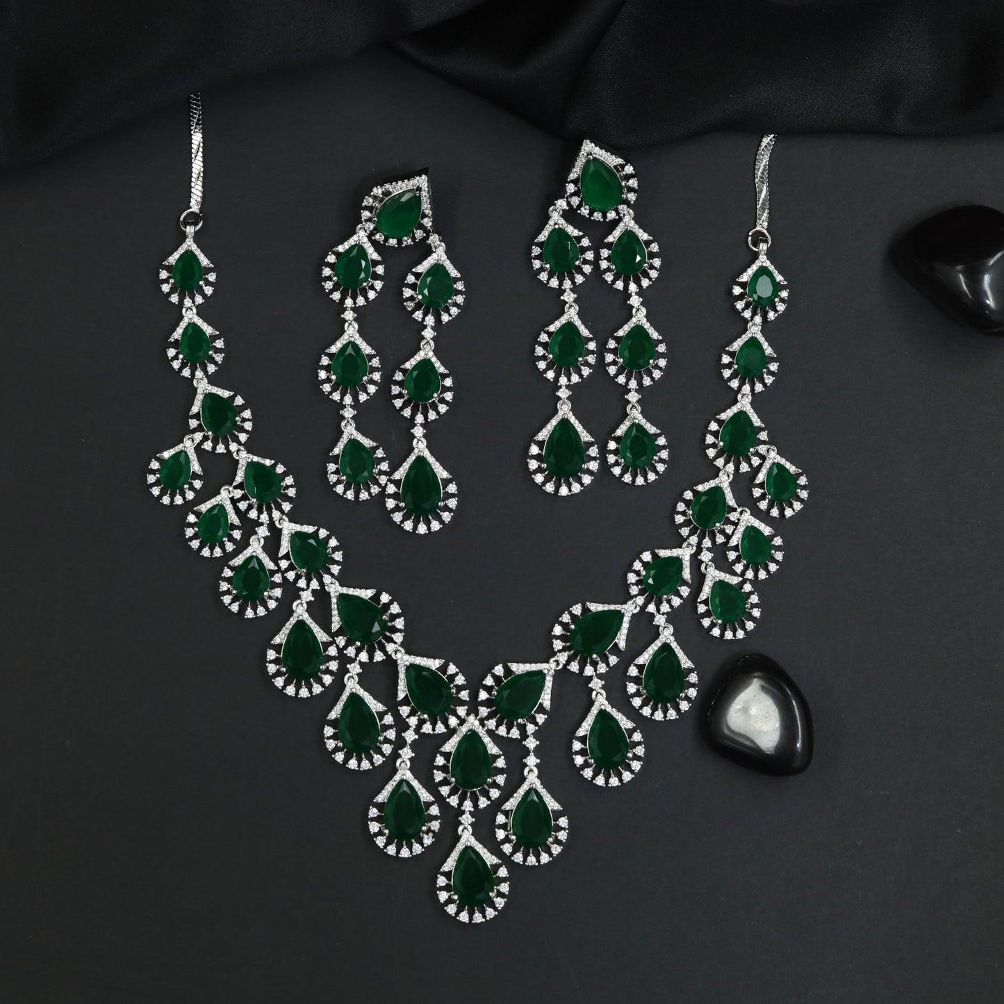 Teardrop Collar Necklace Set with Coordinated Earrings and Maang Tikka