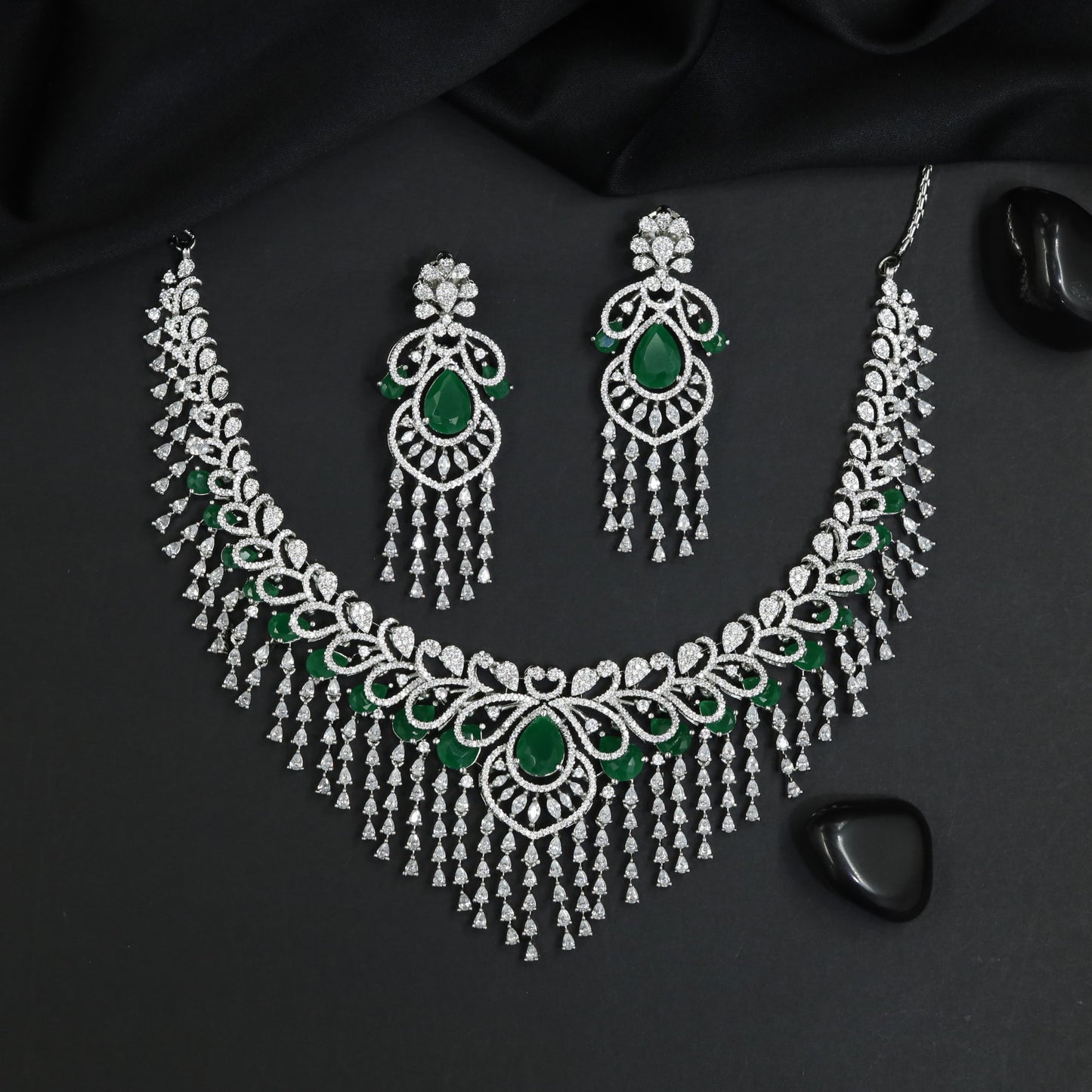 Scalloped Fringe Necklace Set with Oval Halo Centrepiece