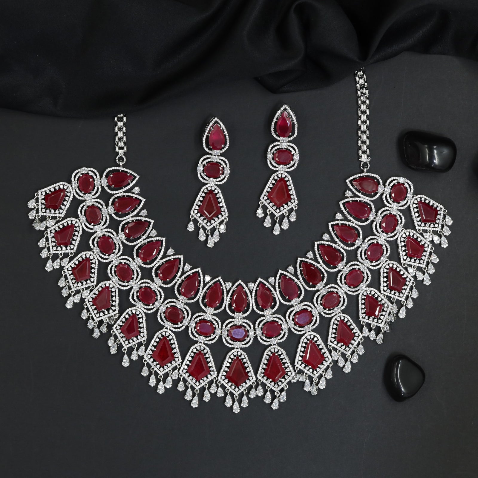 Ornamental Pear Motif Necklace Set with Broad Collar Design