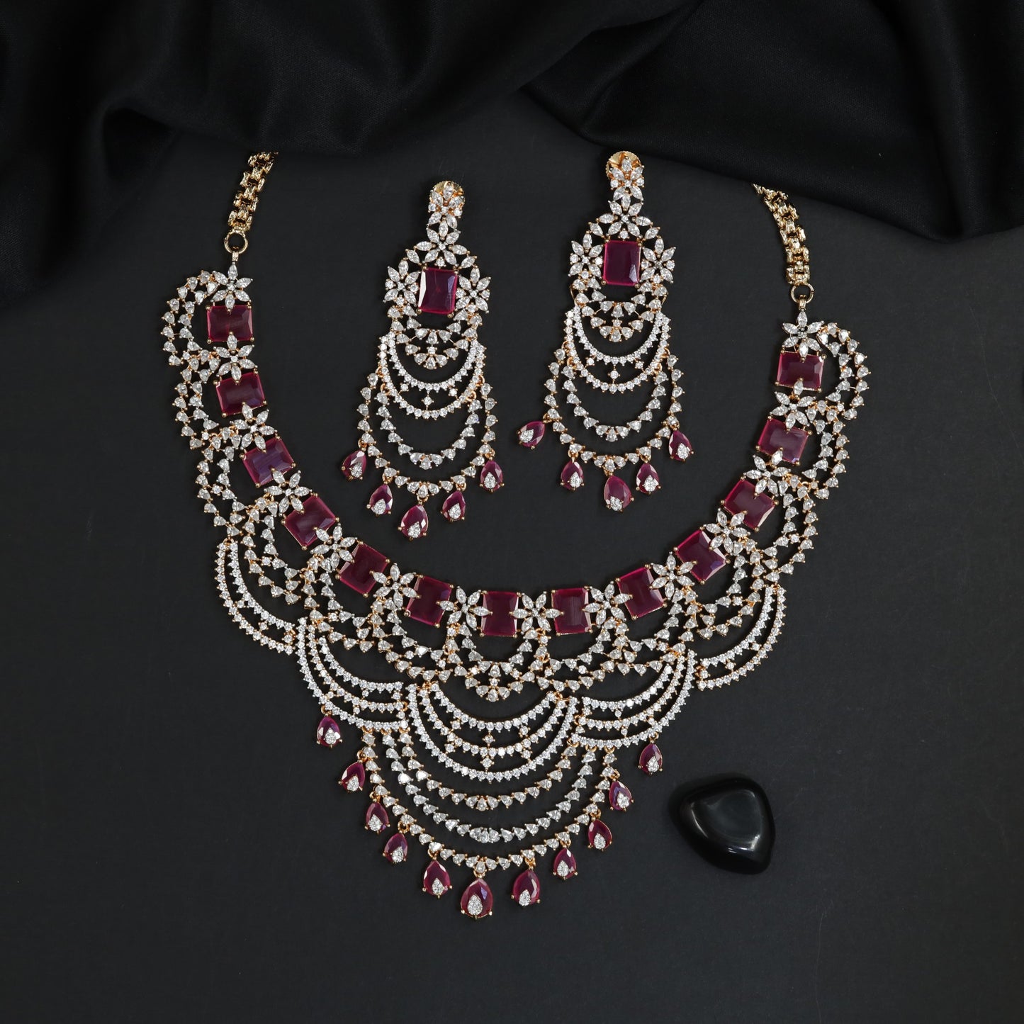 Garland Pattern Necklace Set with Draped Chain Detailing