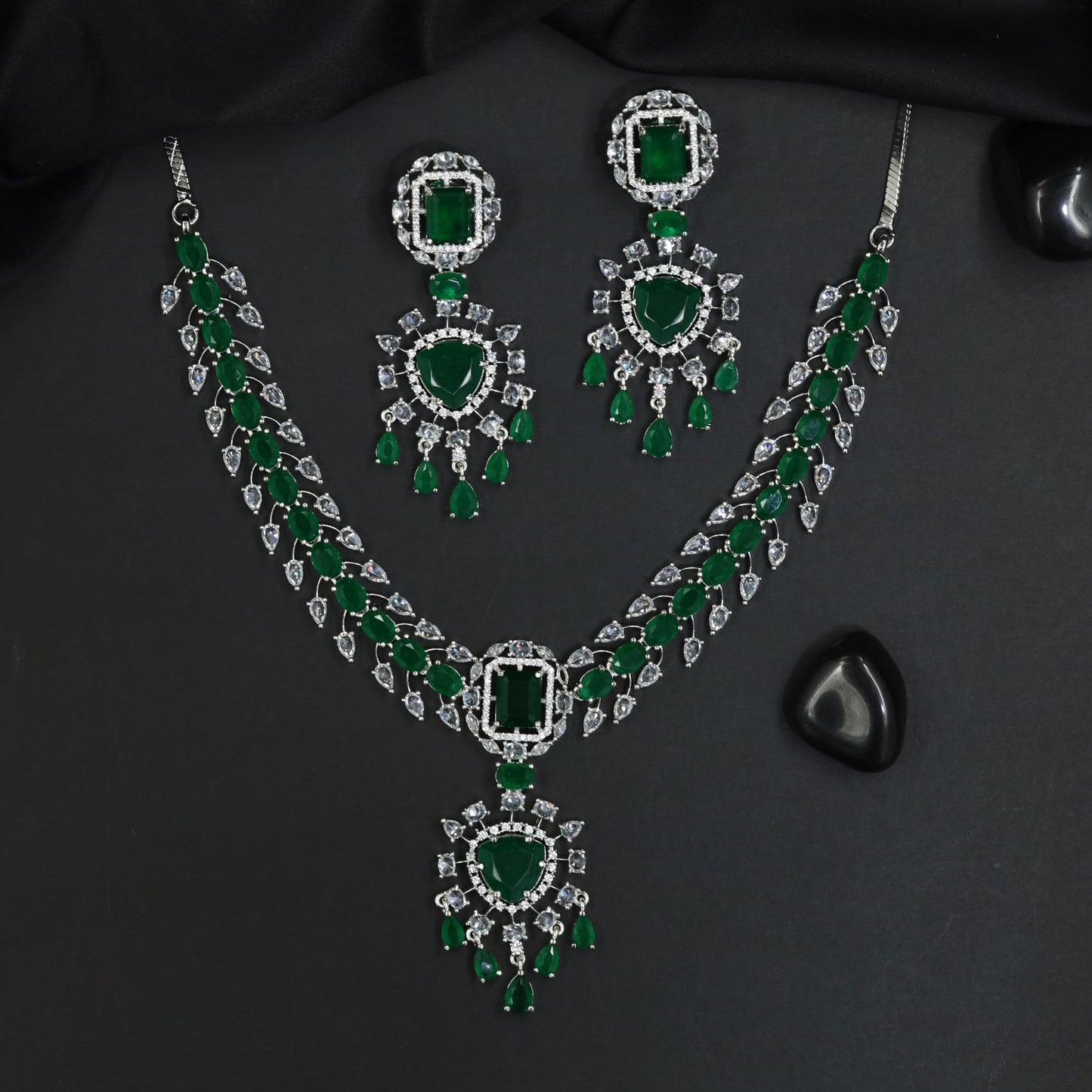 Leaf and Floral Necklace Set with Ornamental Pendant