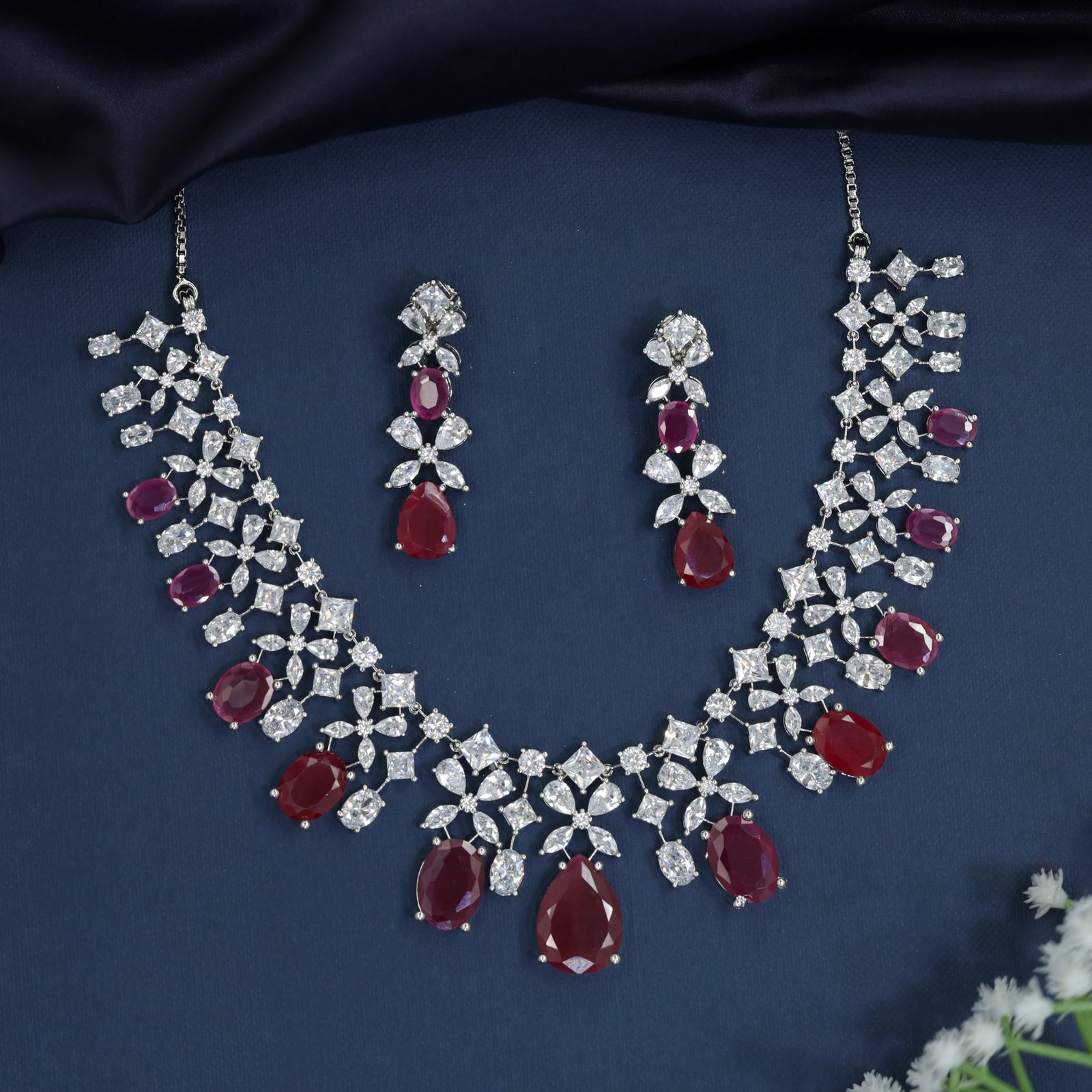 Museum Collection rhodium necklace set with statement neckline profile