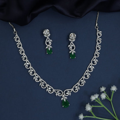 Vine Link Necklace with Sculpted Centerpiece Design