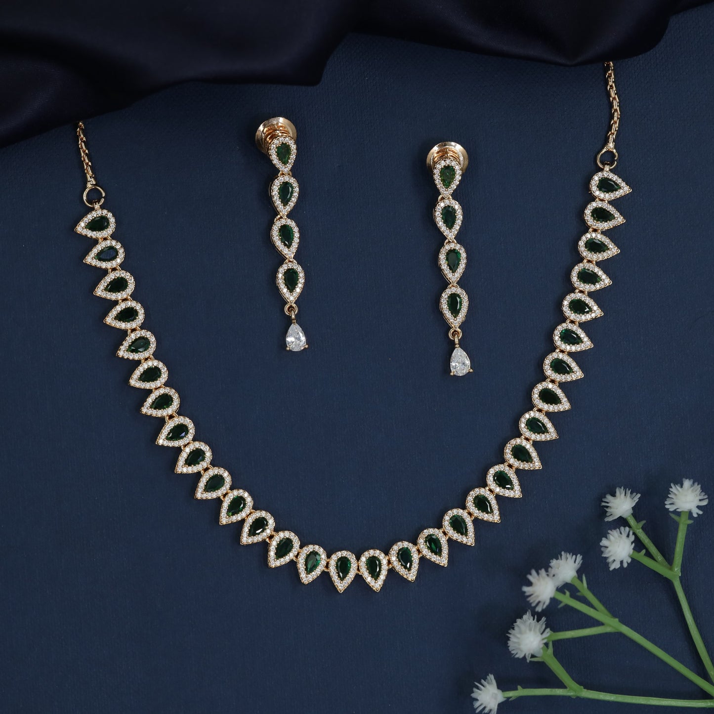 Refined Teardrop Link Gold Polish Necklace for Occasion Styling