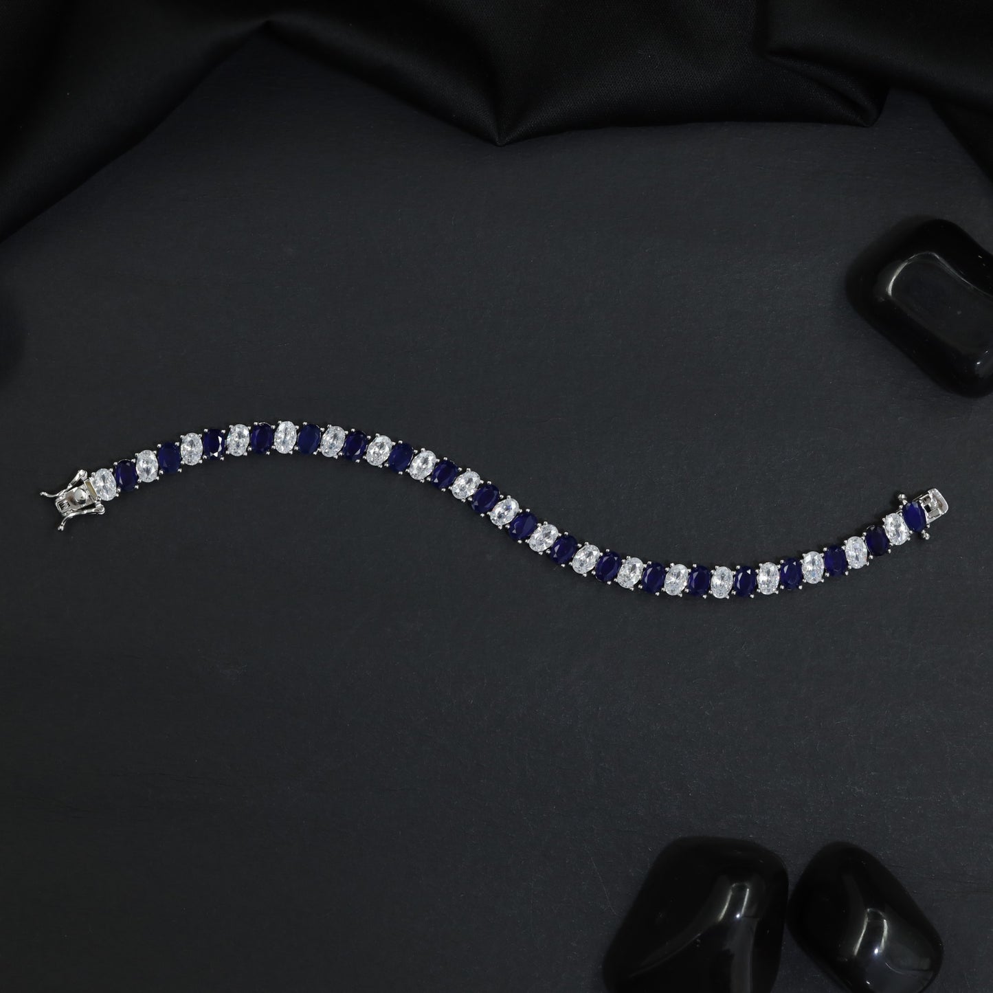 Elegant Rhodium Bracelet with Rosette Link Arrangement