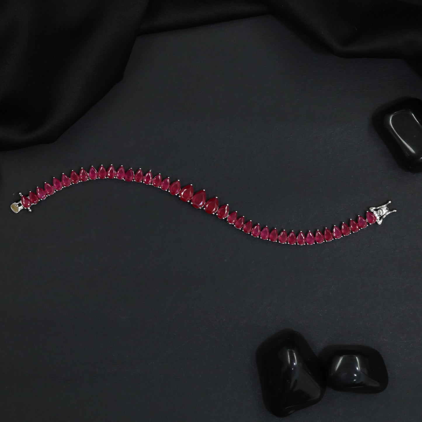 Rhodium Bracelet with Leaf Links in a Graduated Arrangement