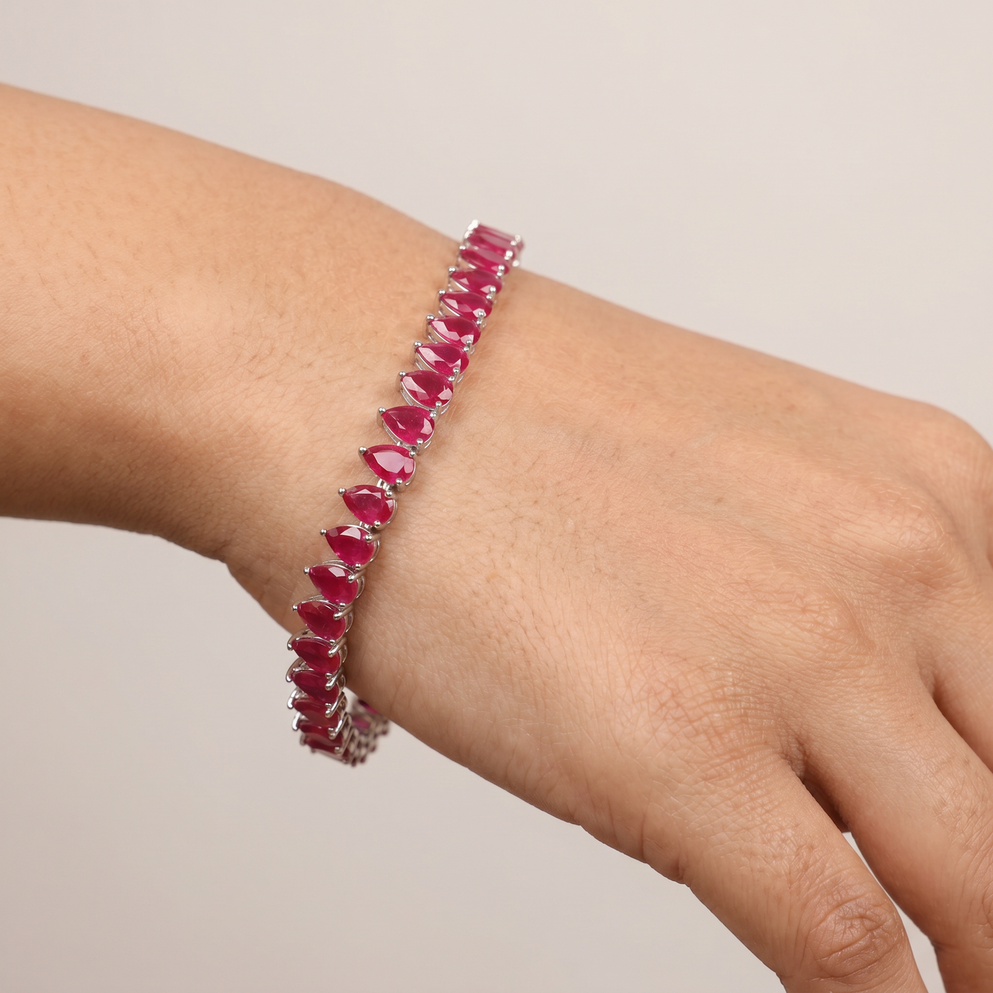 Rhodium Bracelet with Leaf Links in a Graduated Arrangement