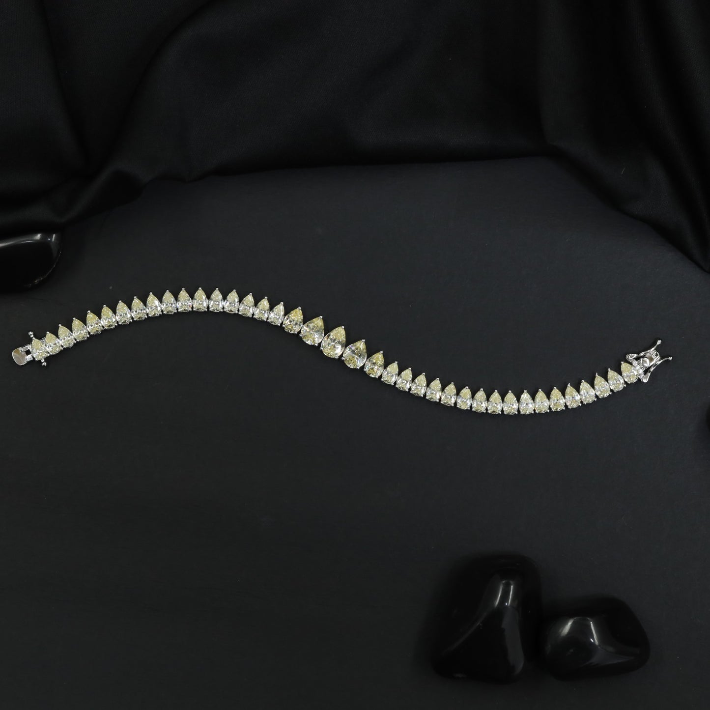 Rhodium Bracelet with Leaf Links in a Graduated Arrangement