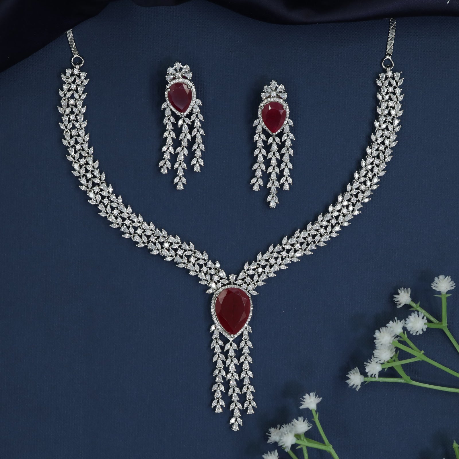Prestige rhodium necklace with symmetrical stonework precision