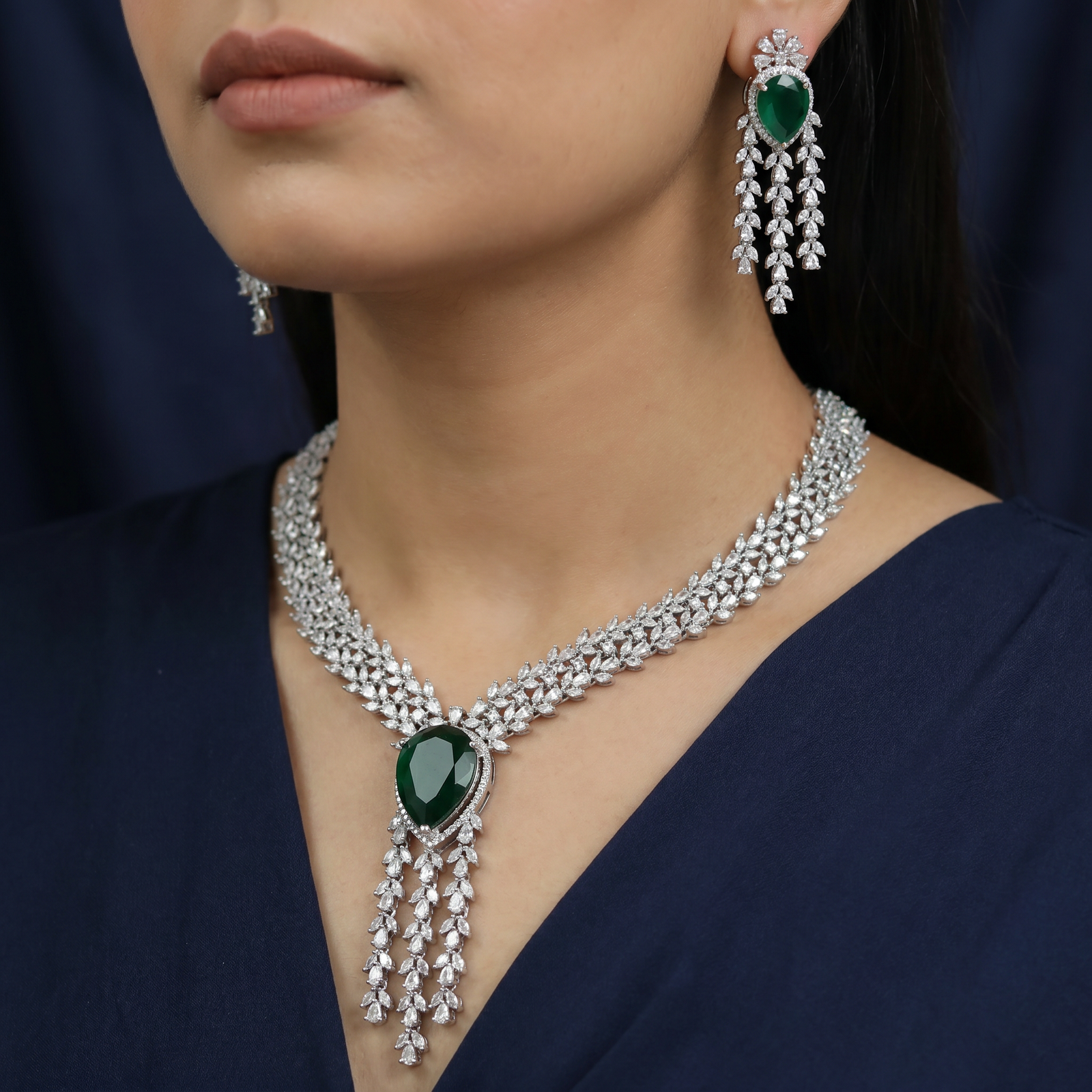 Prestige rhodium necklace with symmetrical stonework precision