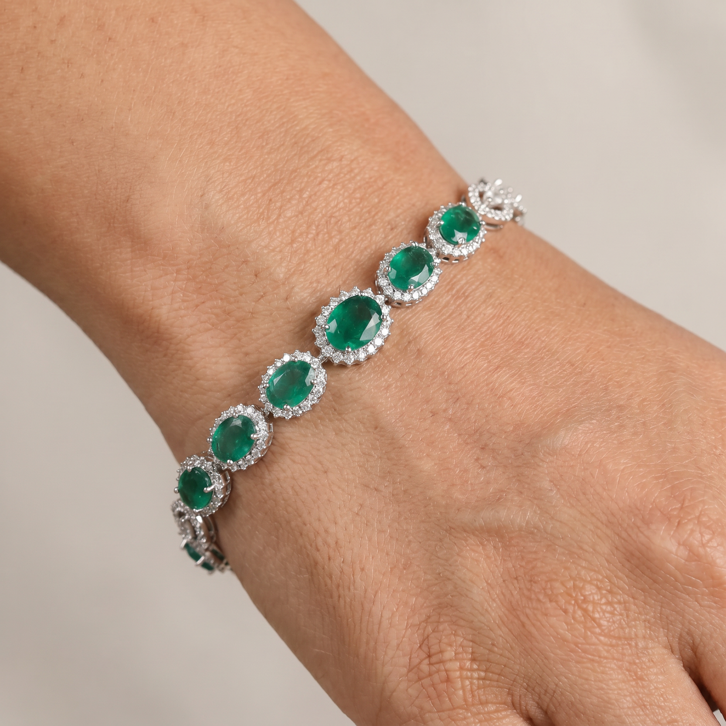 Polished rhodium bracelet with bordered highlights