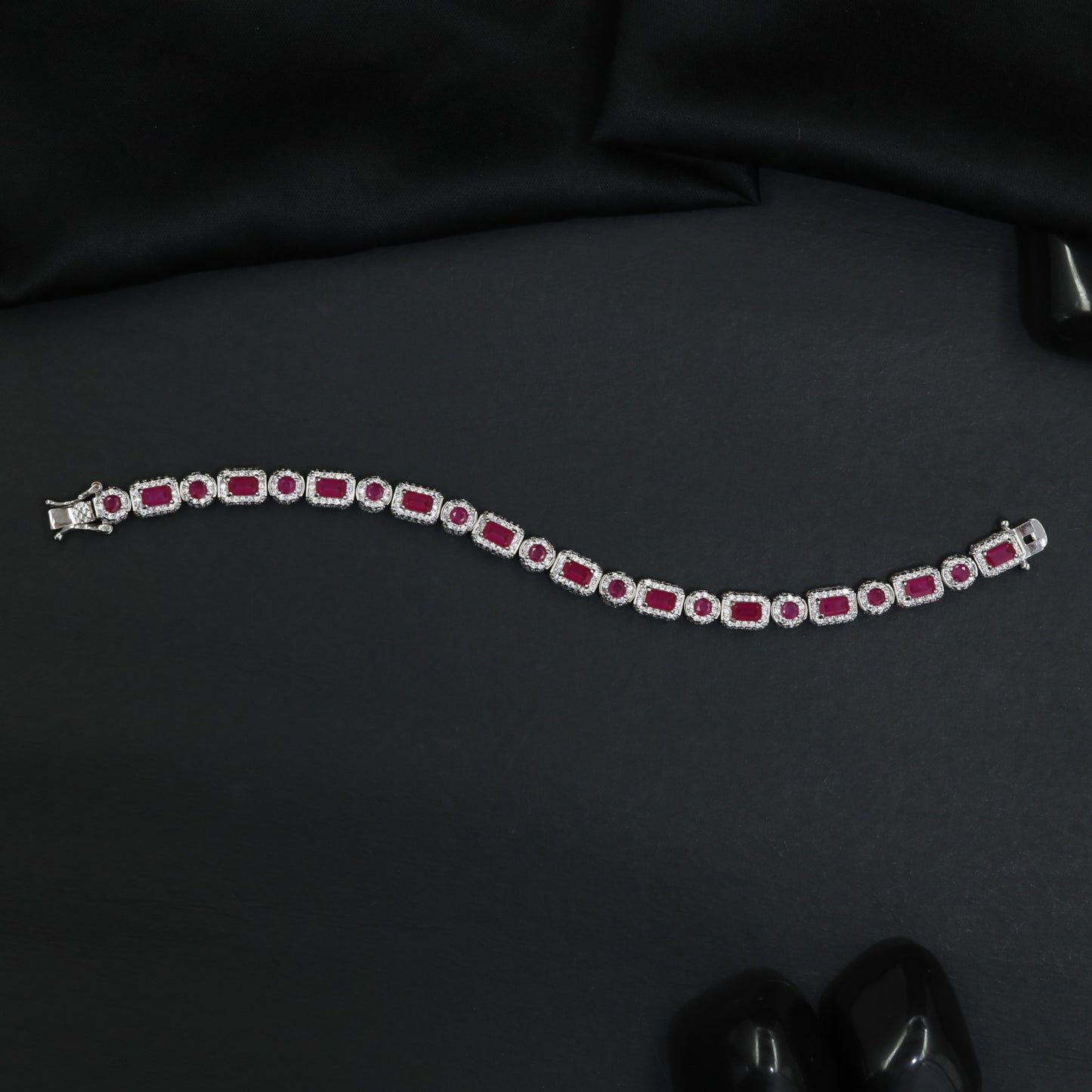 Supreme rhodium bracelet with luminous arrangement