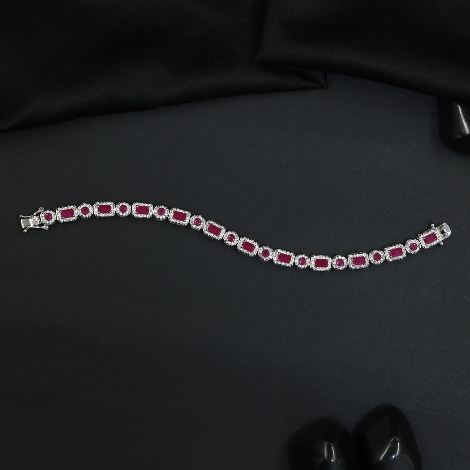 Supreme rhodium bracelet with luminous arrangement